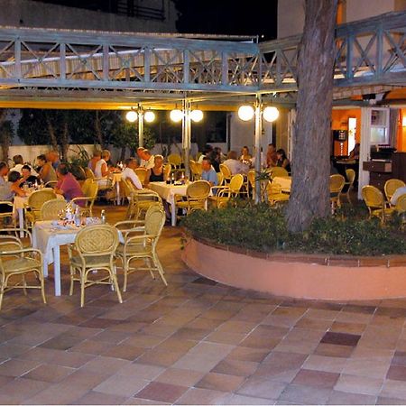 Hotel Beachclub Font De Sa Cala Exterior photo