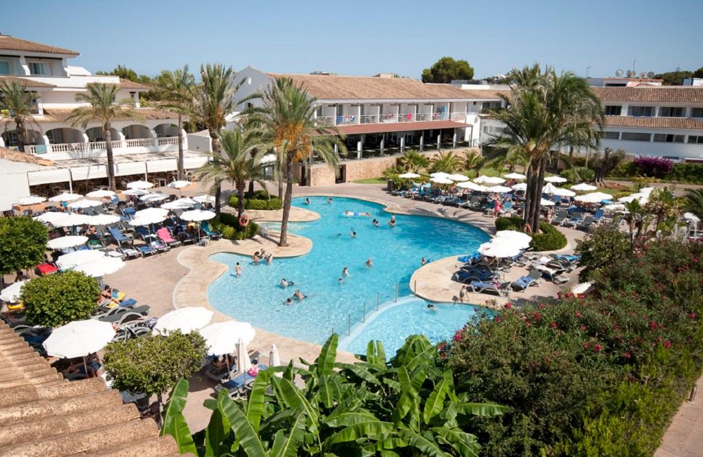 Hotel Beachclub Font De Sa Cala Exterior photo