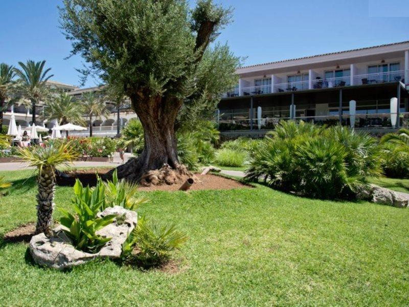 Hotel Beachclub Font De Sa Cala Exterior photo
