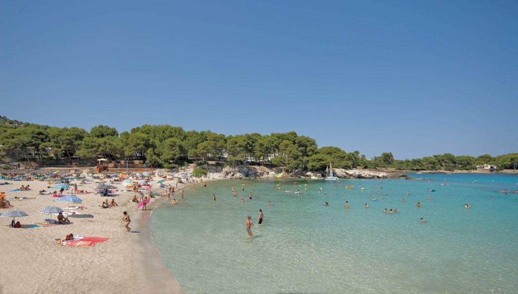 Hotel Beachclub Font De Sa Cala Exterior photo