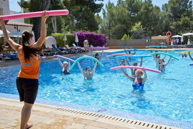 Hotel Beachclub Font De Sa Cala Exterior photo