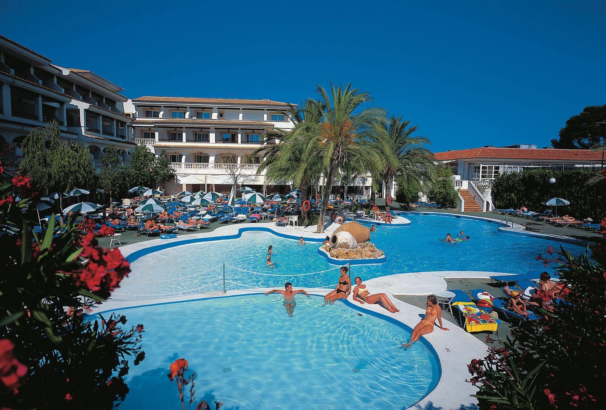 Hotel Beachclub Font De Sa Cala Exterior photo