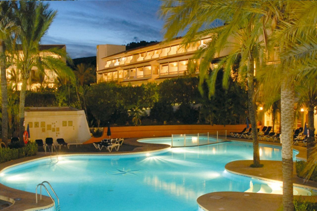 Hotel Beachclub Font De Sa Cala Exterior photo
